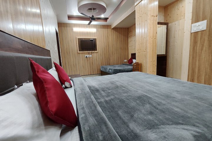 Room 13 of 37