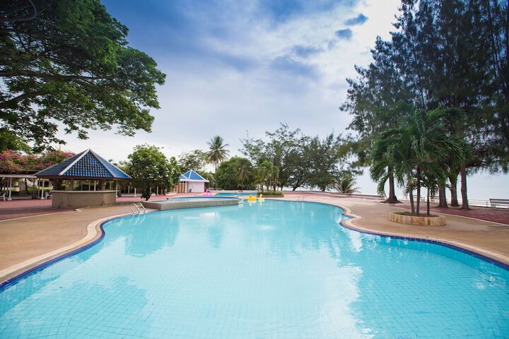 Pools & Facilities