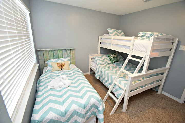 Room 5 of 6