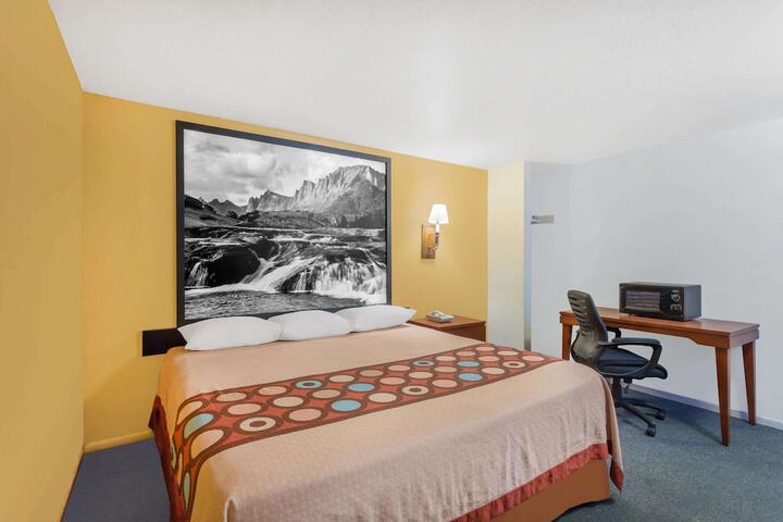 Room 11 of 15
