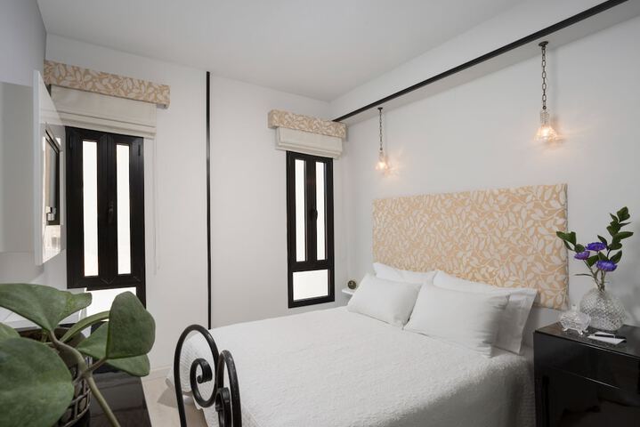 Room 9 of 38