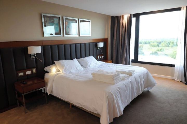 Room 4 of 20