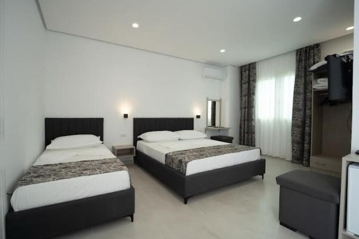Room 5 of 17