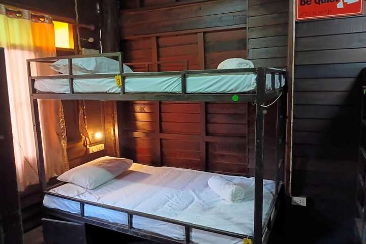 Room 25 of 33