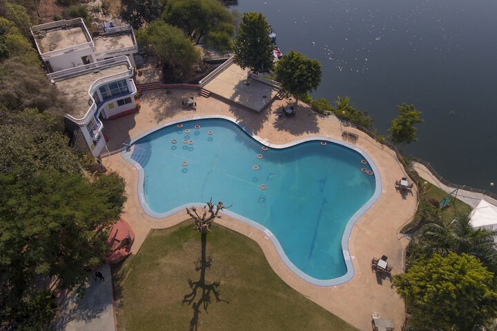 Pools & Facilities
