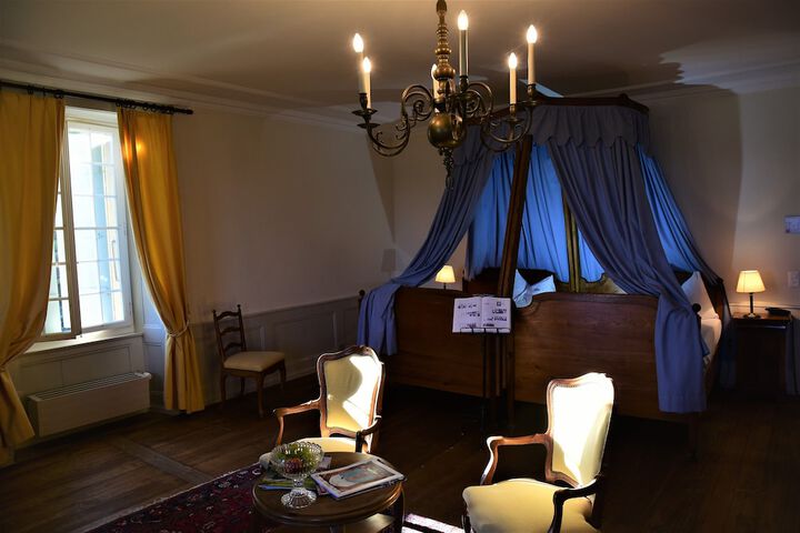 Room 4 of 27