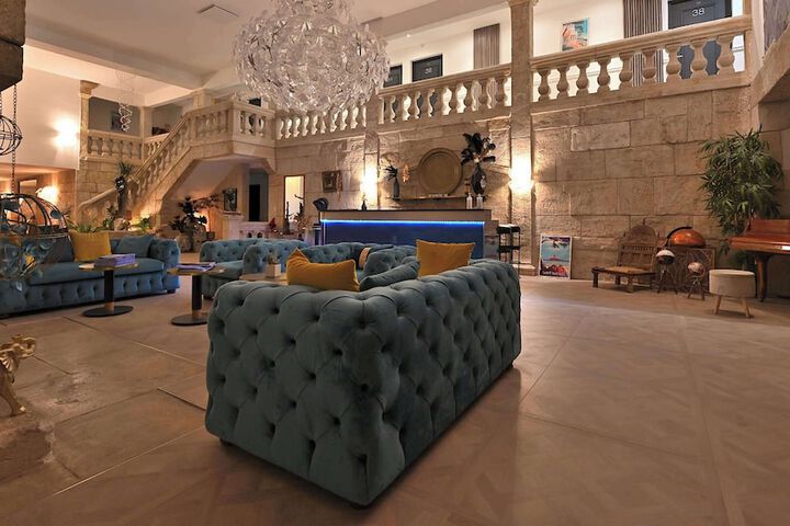 Entrance & Lobby