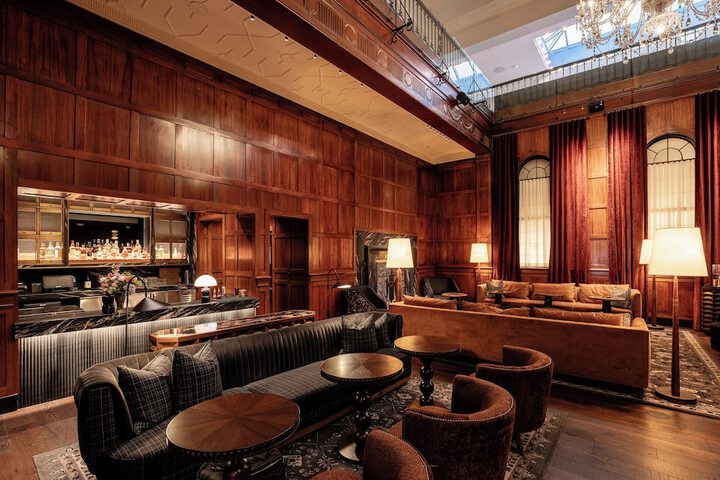 Lounge 71 of 93