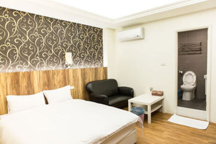 Room 10 of 12