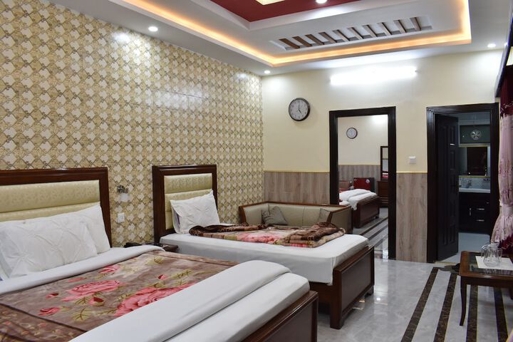 Room 10 of 28