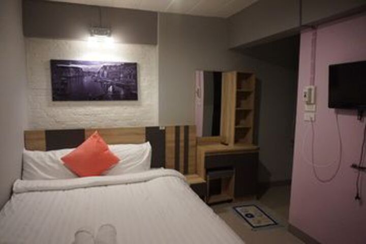 Room 26 of 40