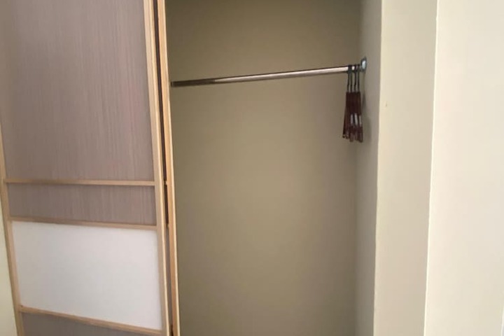 Room 5 of 9