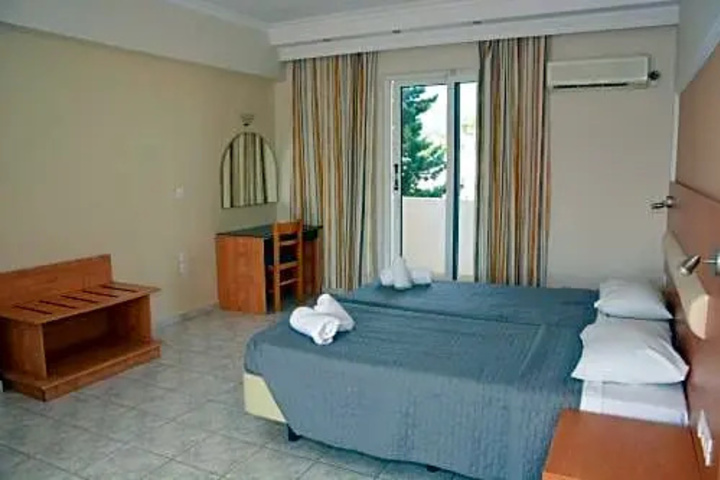 Room 4 of 12