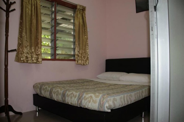Room 6 of 25