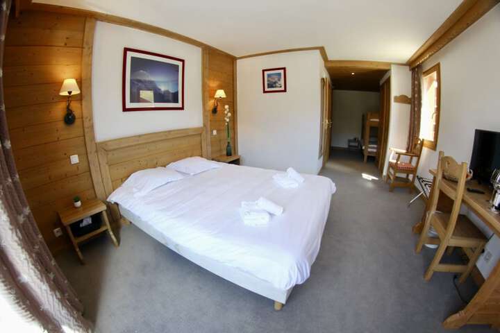 Room 9 of 40