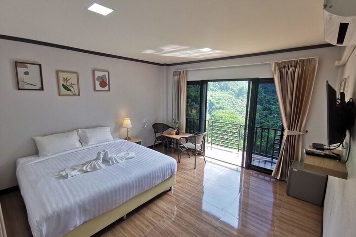 Room 8 of 36