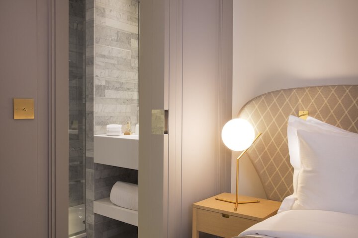 Room 21 of 40