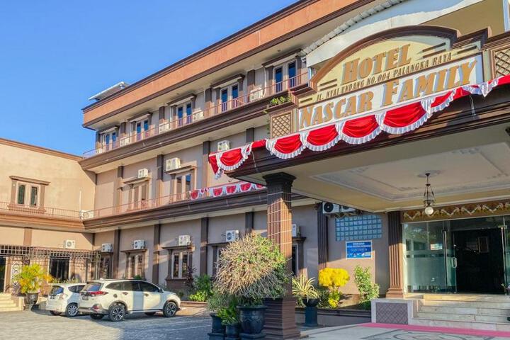Exterior of Nascar Family Hotel Palangkaraya Redpartner