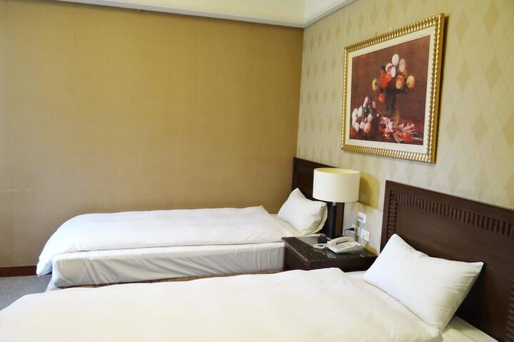 Room 3 of 37