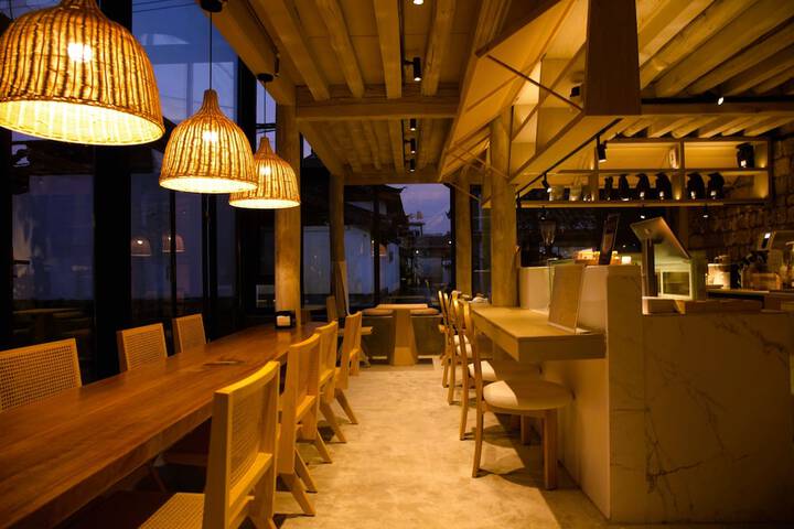 Dining 52 of 74