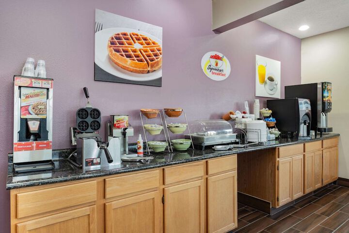 Breakfast/Coffee Service 24 of 27