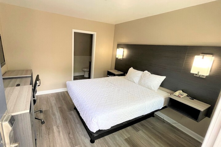 Basic Queen Bed (3 of 5)