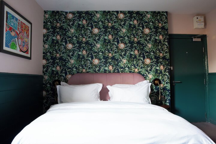 Room 2 of 10