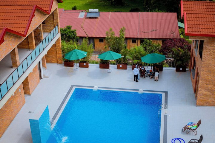 Pool 5 of 9