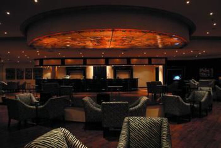 Lounge 16 of 34