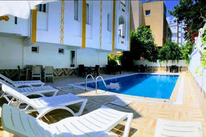 Lavin Garden Hotel