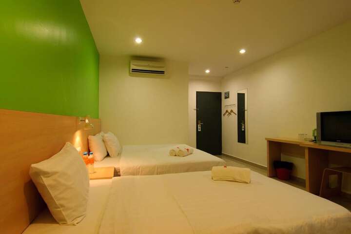 Room 13 of 20