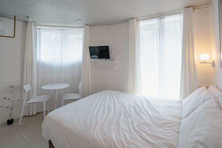 Room 49 of 96