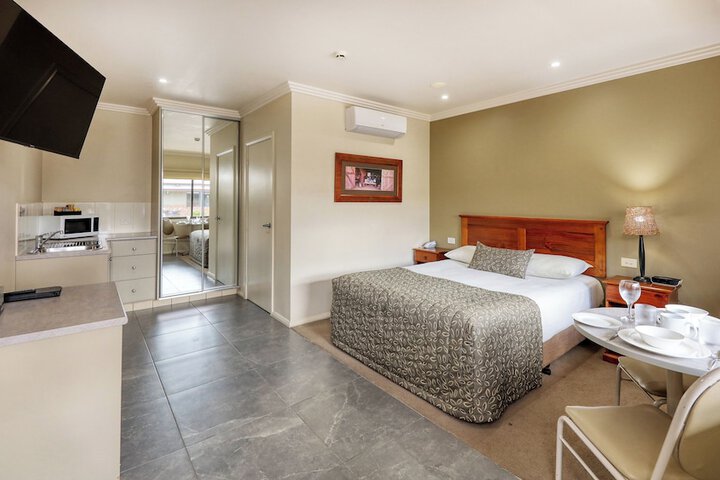 Room 9 of 43
