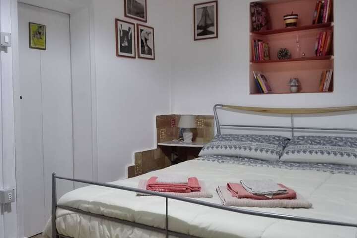 Room 4 of 79
