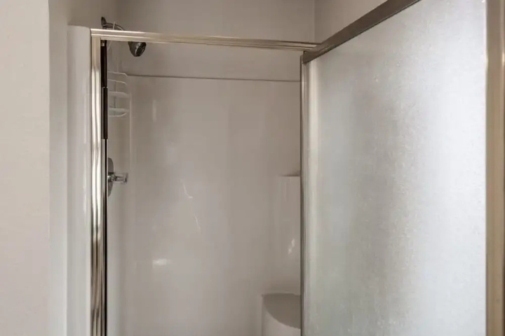 Room 9 of 15