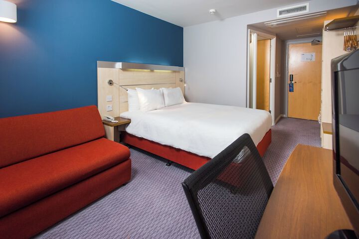 Room 3 of 83