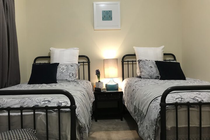 Room 11 of 33