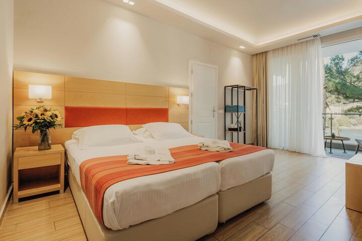 Room 15 of 61