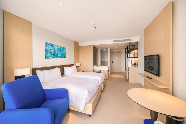 Room 10 of 90