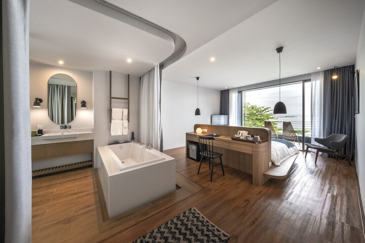 Room 12 of 185