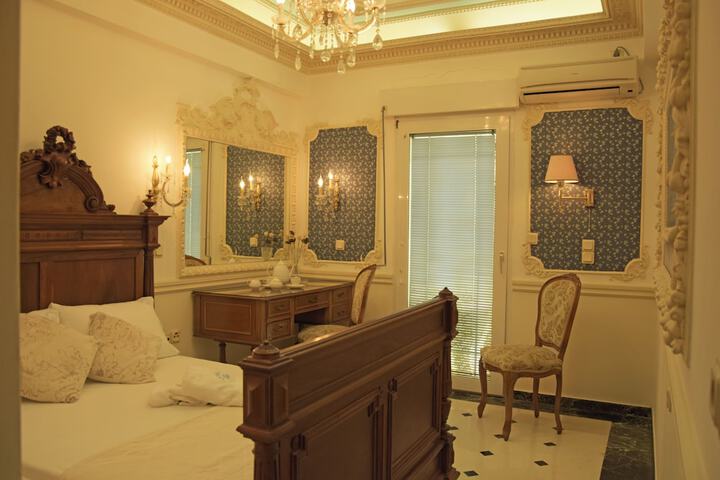 Room 12 of 37