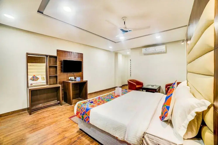 Room 4 of 7