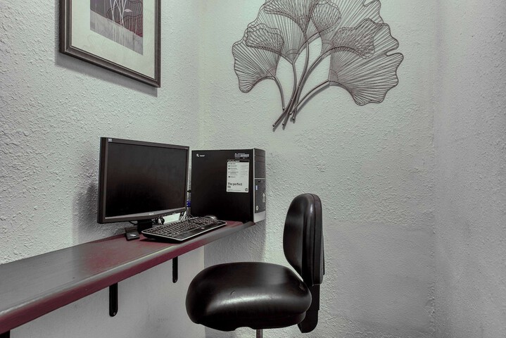 Business Center 74 of 77