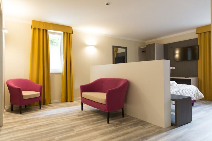 Room 10 of 38