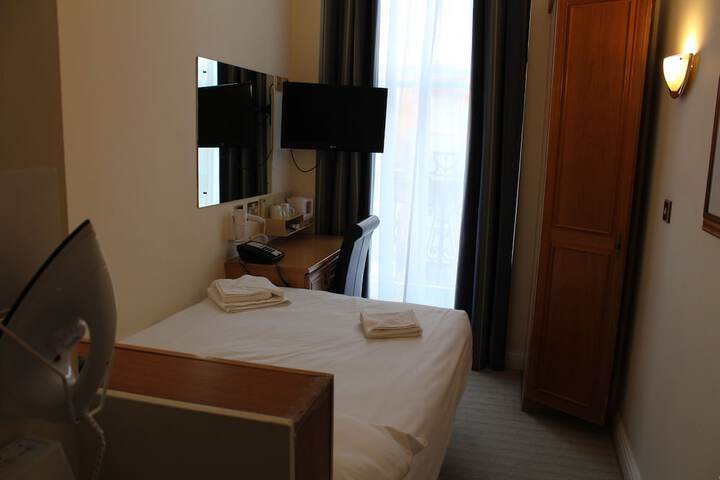Room 5 of 25