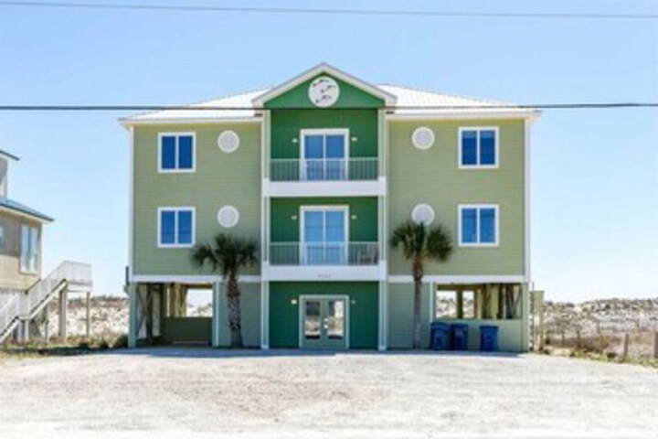 Dancing Dolphin by Meyer Vacation Rentals in Gulf Shores, AL