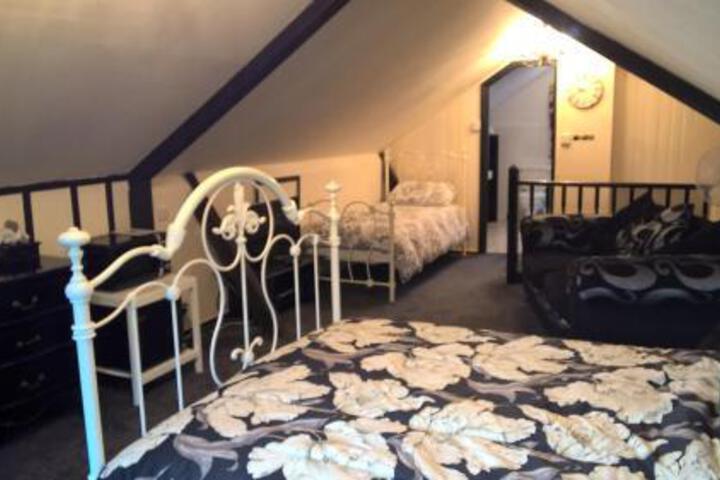 Room 4 of 13