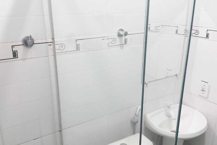 Room 6 of 13