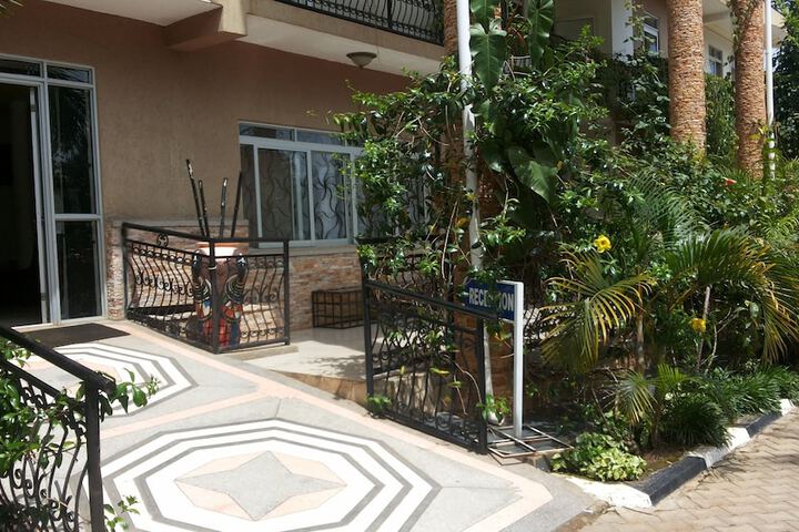Hotel Exterior 54 of 73