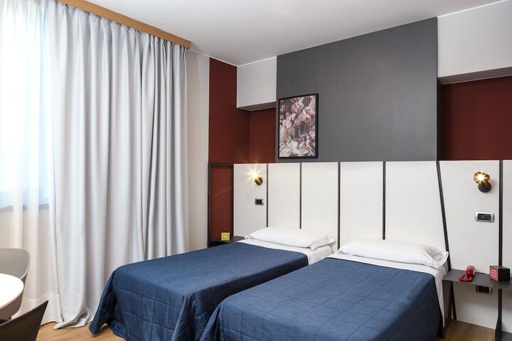 Room 34 of 63